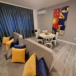 Crys Luxury By The Sea , First Line Mamaia